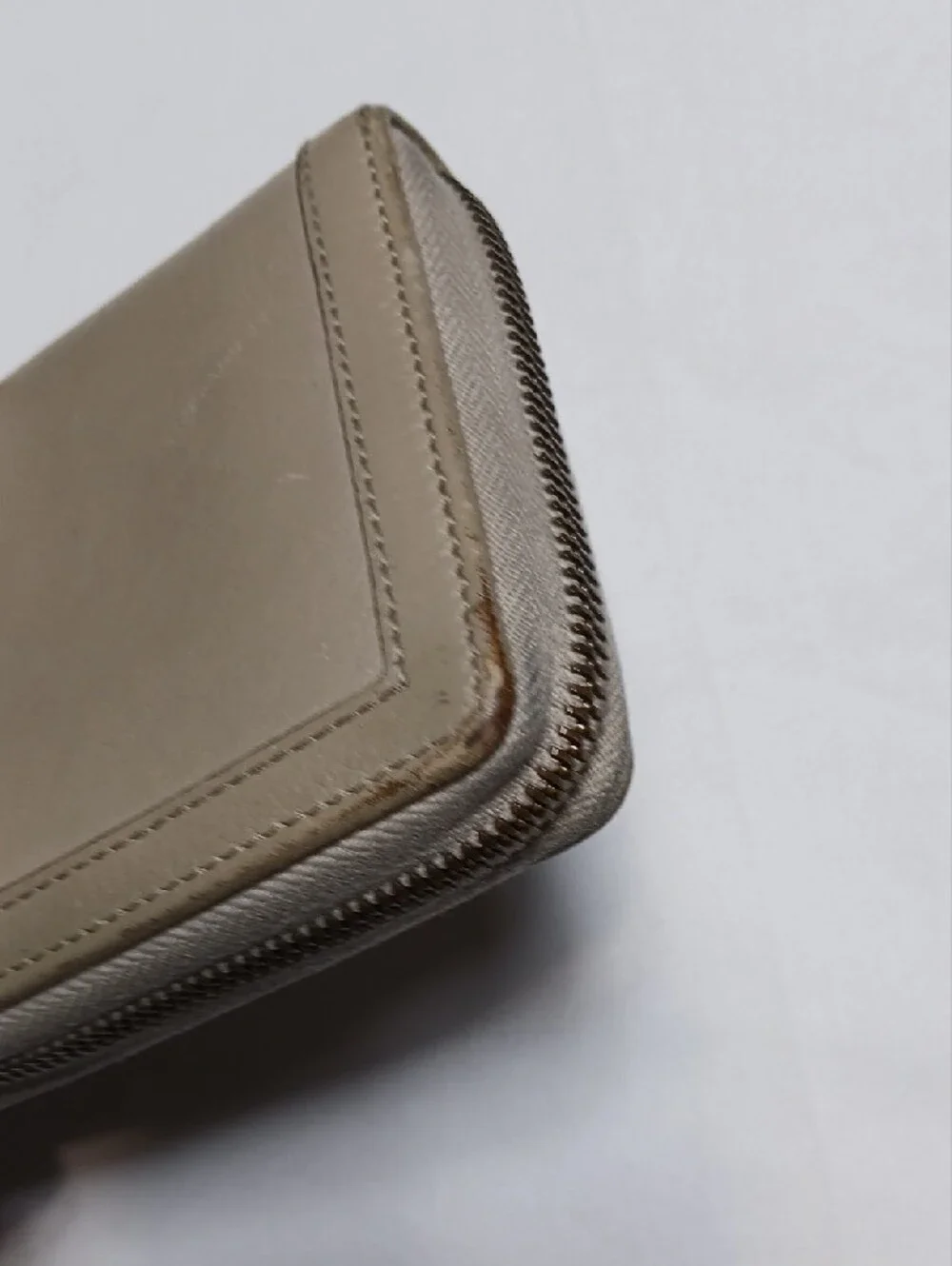 Gucci Diana Continental Beige Leather Zip-Around Wallet with Bamboo Accent